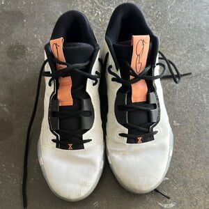 NIKE White and Black Athletic Shoes with Streamlined Design